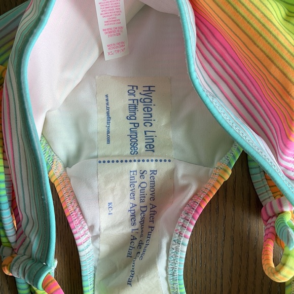 Lot of Victoria Secret Bikinis - Picture 10 of 15